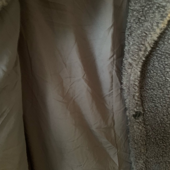 LIZ CLAIBORNE FLUFFY LONG VEST. - Picture 4 of 6